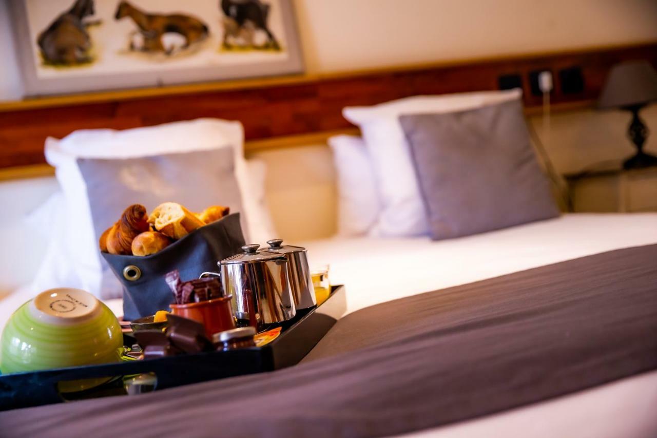 Hotel Et Spa Le Lion D'Or Пон-л'Эвек Экстерьер фото